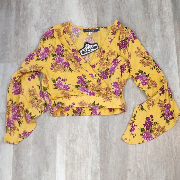 FINAL SALE 🆕 BOHO FLORAL TOP - Picture 2 of 10